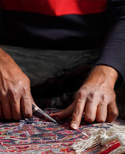 رفو گری قالی در قالیشویی باغ فردوس