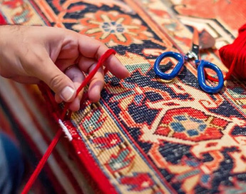 خدمات تخصصی و حرفه ای رفوی فرش در قالیشویی باغ فردوس